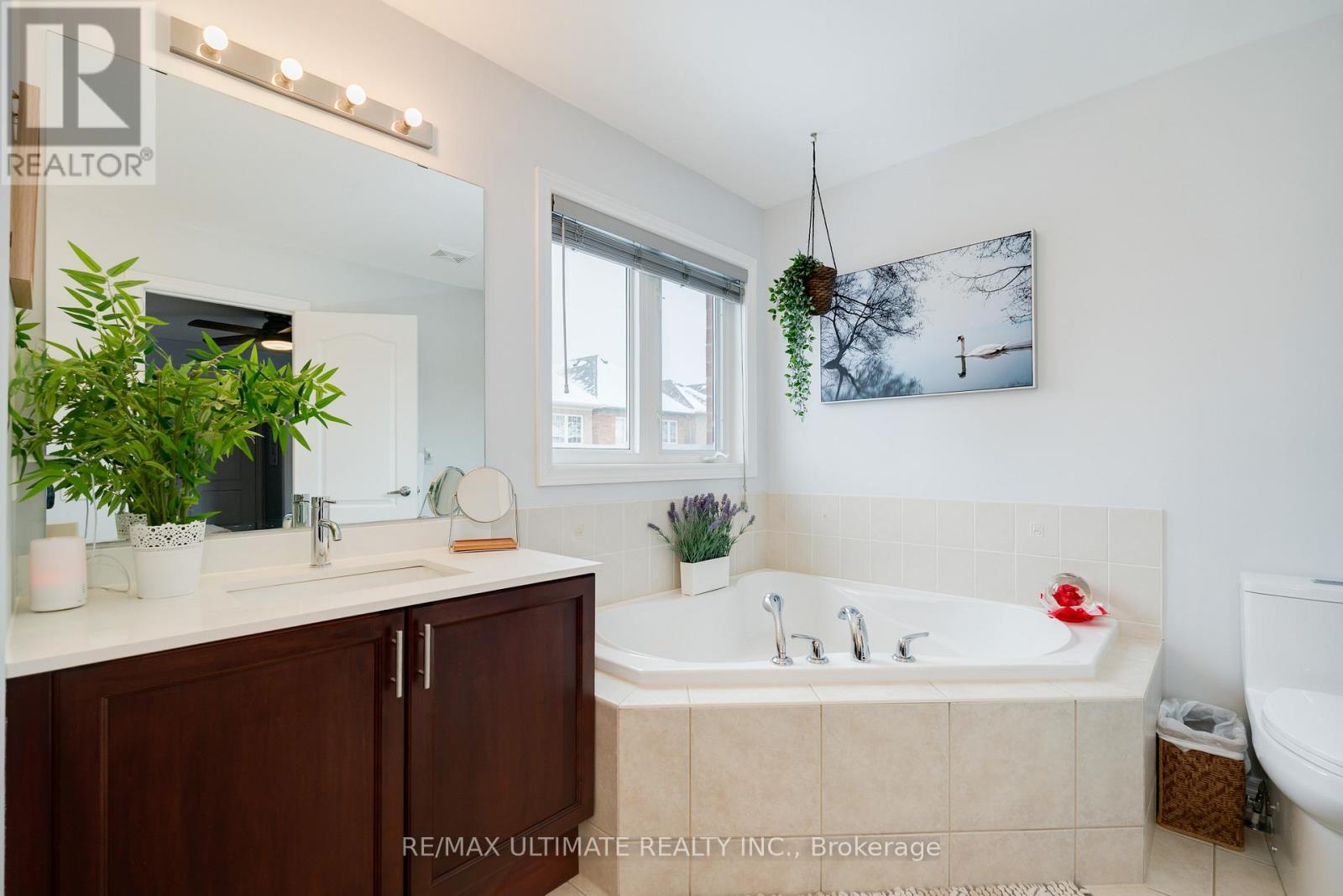 10 Torah Gate, Vaughan, ON - Indoor Photo Showing Bathroom