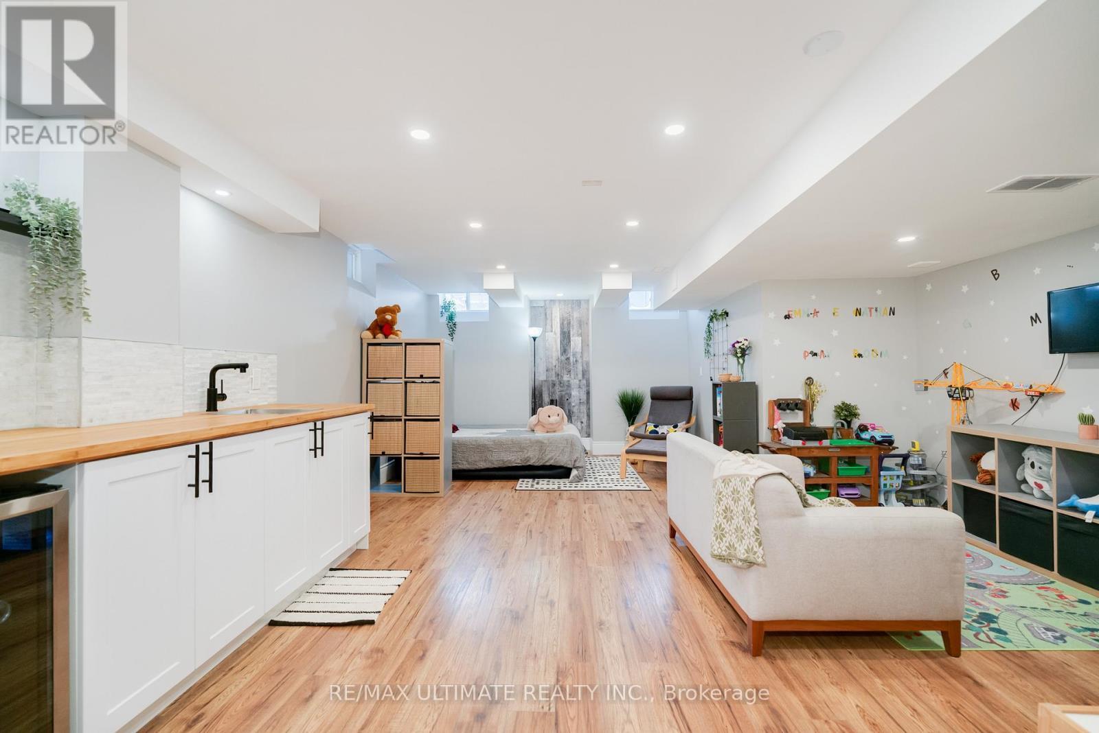 10 Torah Gate, Vaughan, ON - Indoor