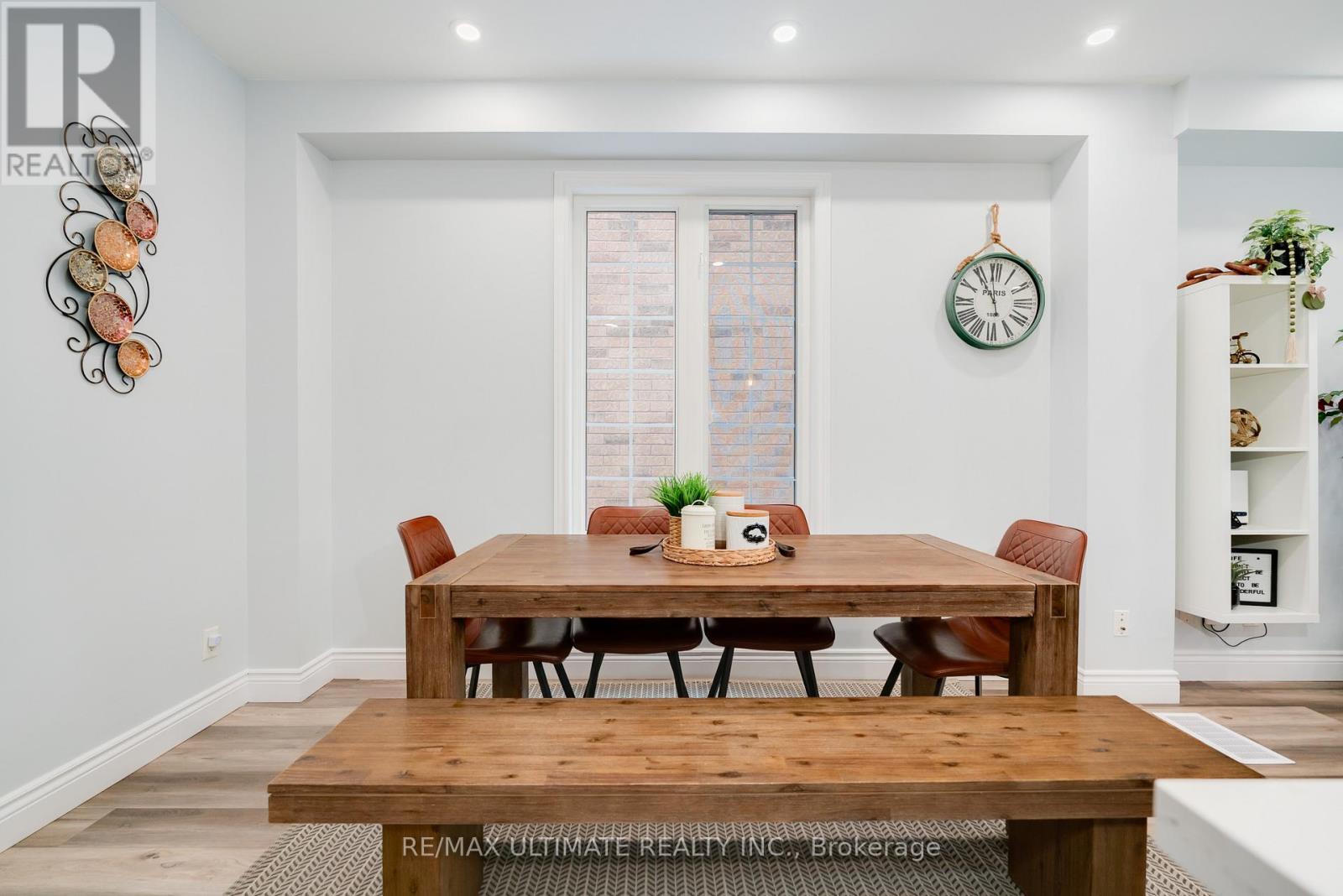 10 Torah Gate, Vaughan, ON - Indoor Photo Showing Dining Room