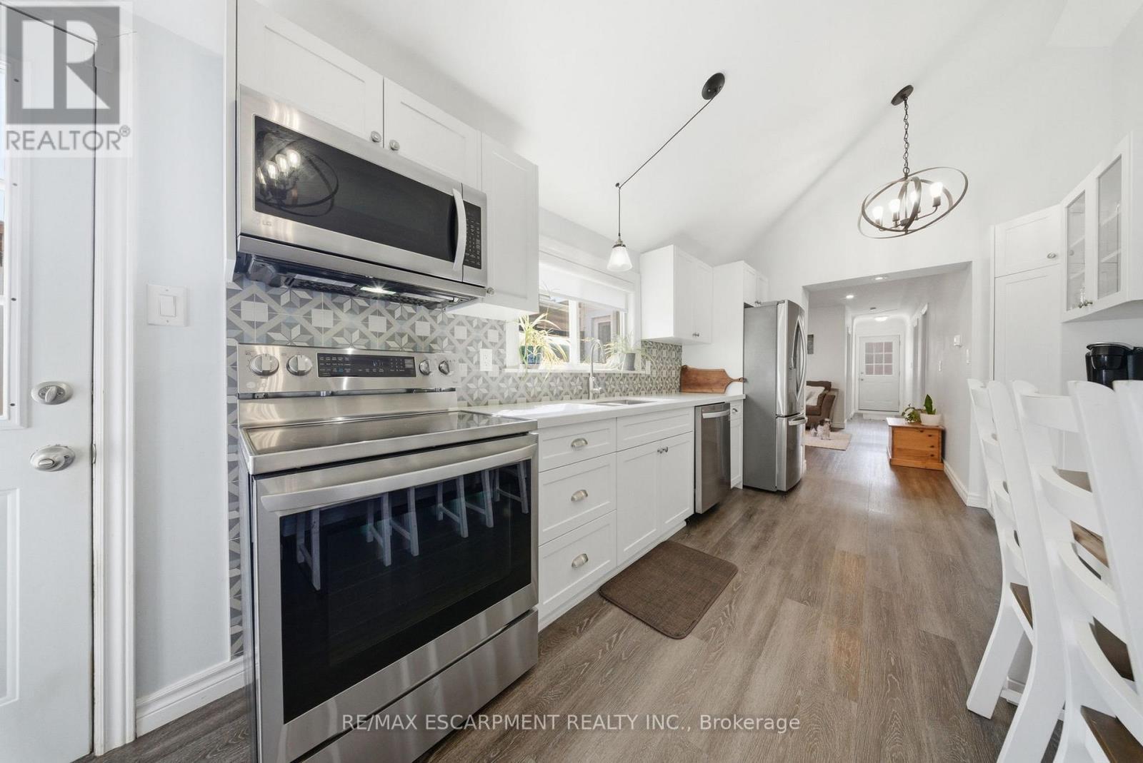 bright and airy with vaulted ceilings - 36 Queensdale Avenue W, Hamilton, ON - Indoor Photo Showing Kitchen