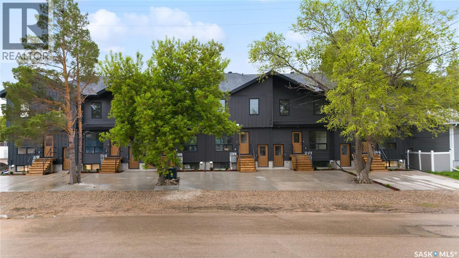 75 3Rd Avenue, Lumsden, SK - Outdoor With Facade