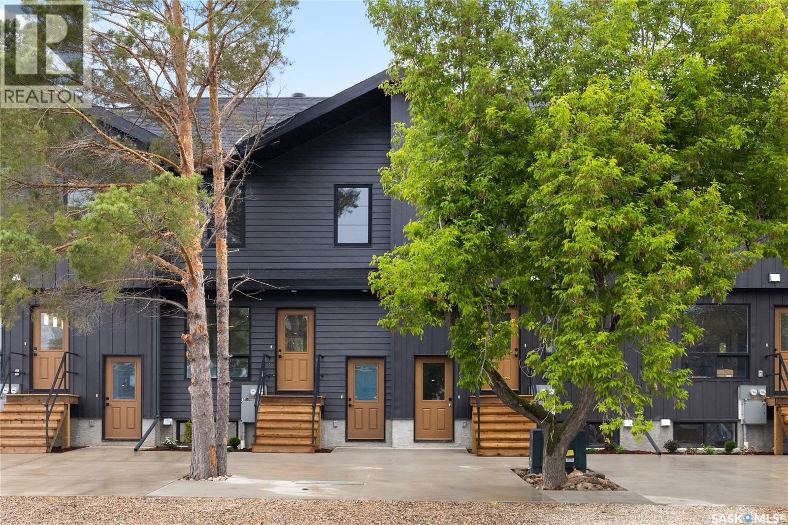 75 3Rd Avenue, Lumsden, SK - Outdoor With Facade