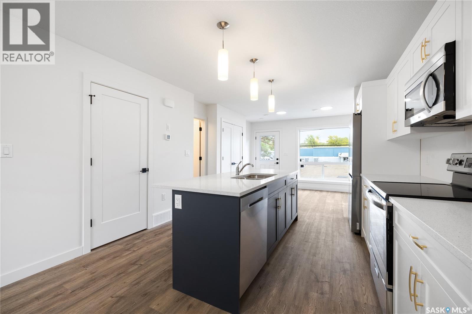 75 3Rd Avenue, Lumsden, SK - Indoor Photo Showing Kitchen With Stainless Steel Kitchen With Upgraded Kitchen