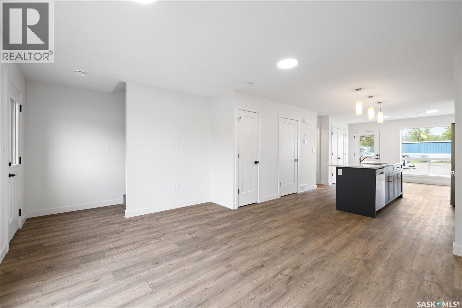 75 3Rd Avenue, Lumsden, SK - Indoor