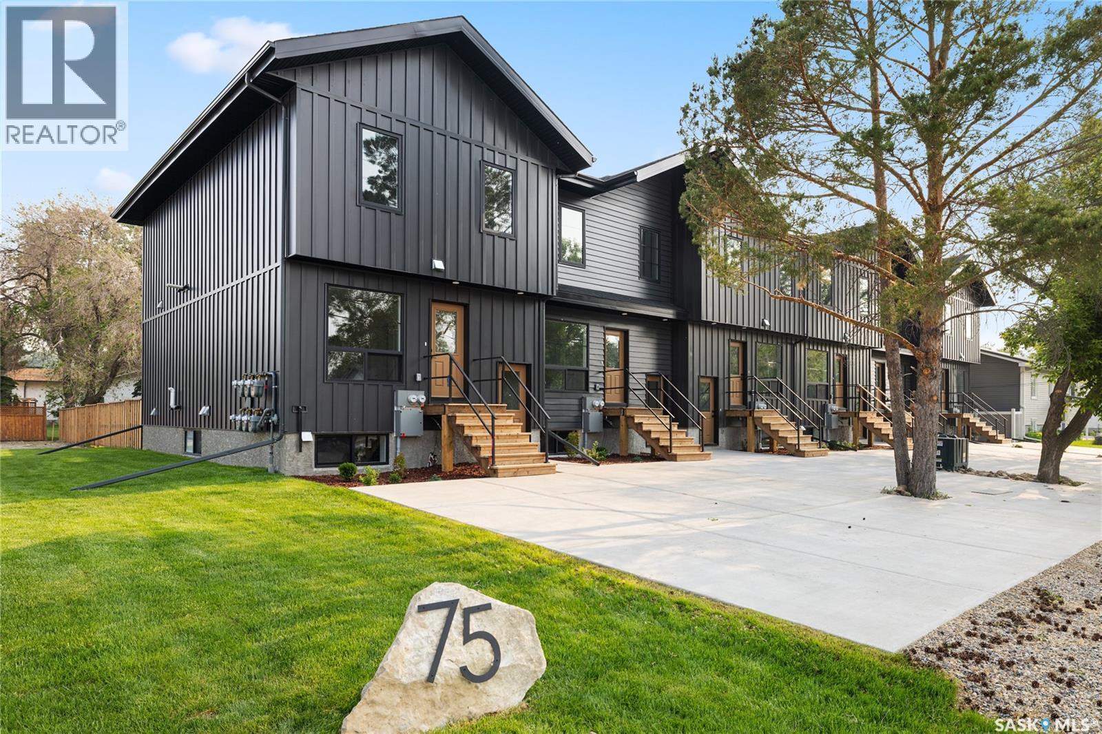 75 3Rd Avenue, Lumsden, SK - Outdoor