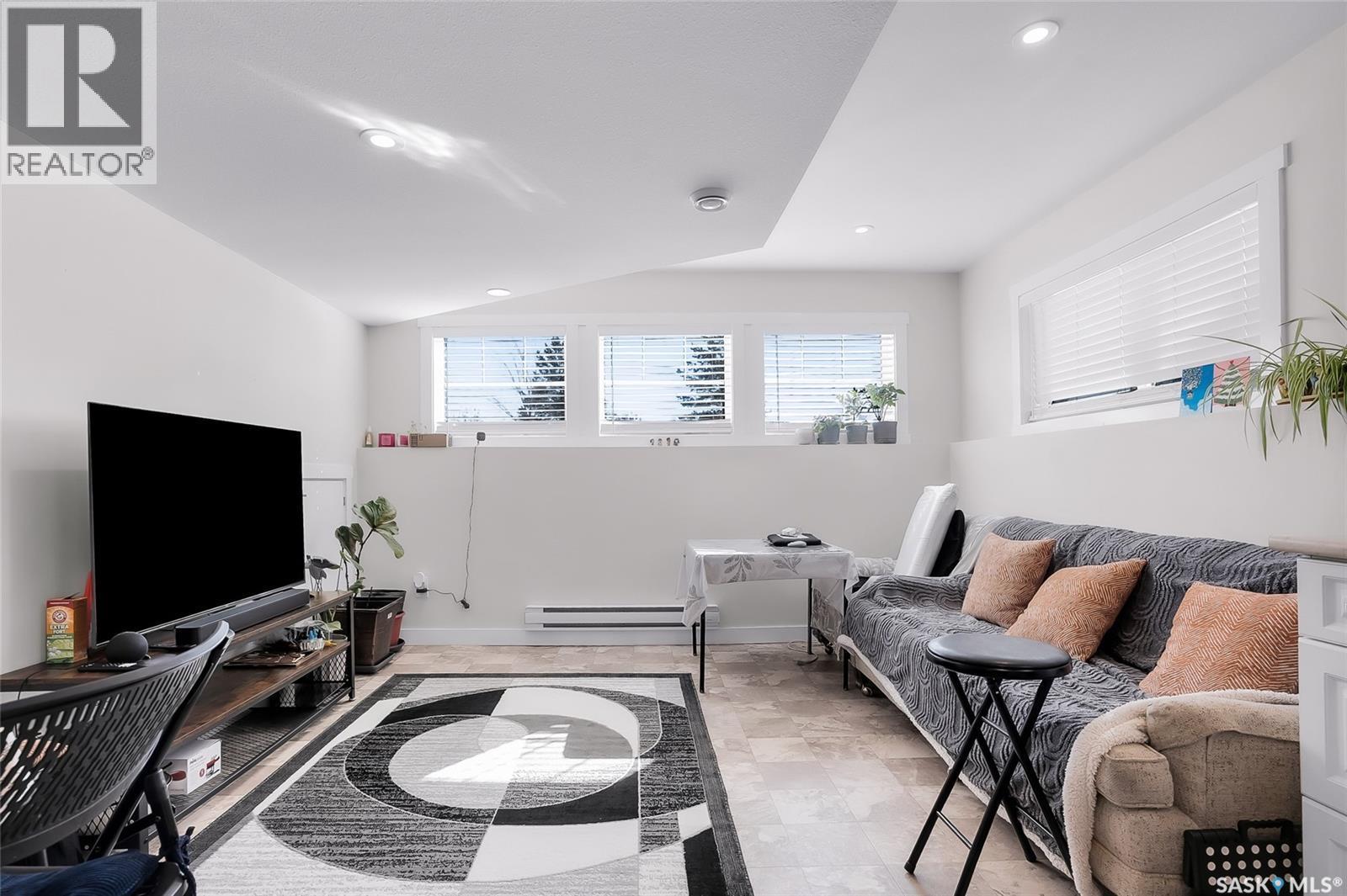 170 East Hampton Boulevard, Saskatoon, SK - Indoor