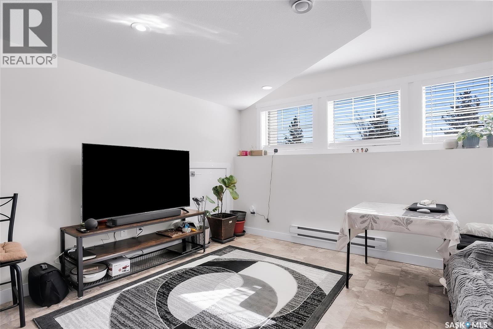 170 East Hampton Boulevard, Saskatoon, SK - Indoor