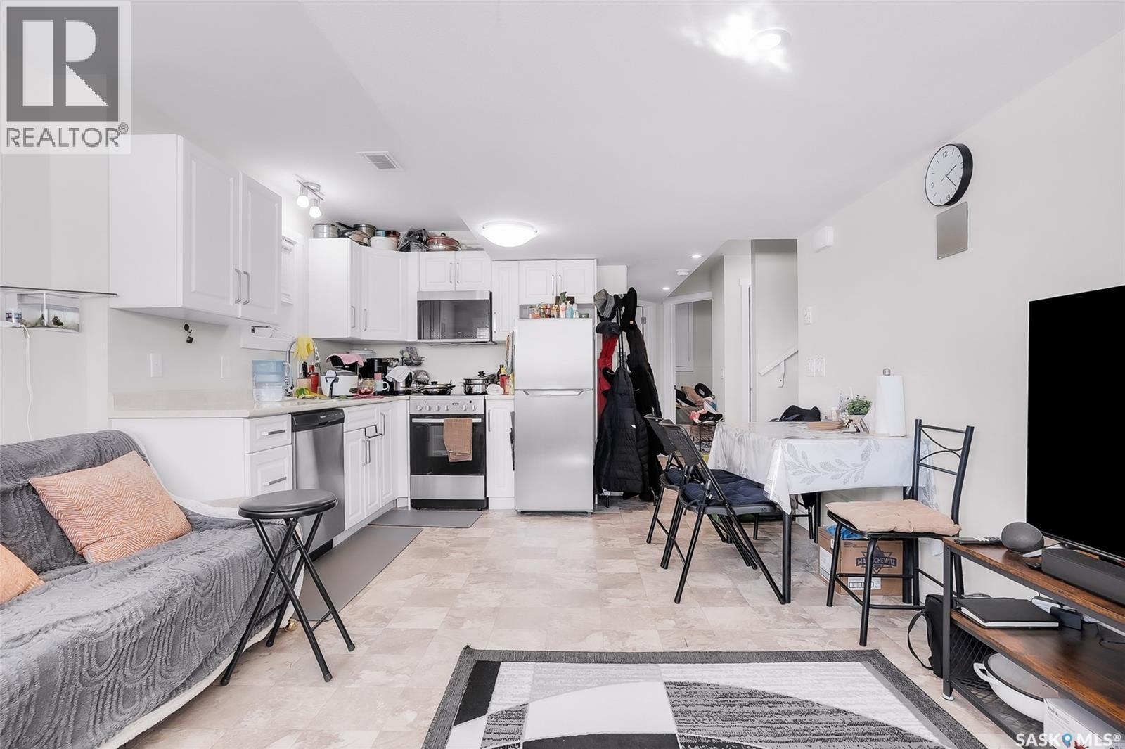 170 East Hampton Boulevard, Saskatoon, SK - Indoor Photo Showing Kitchen