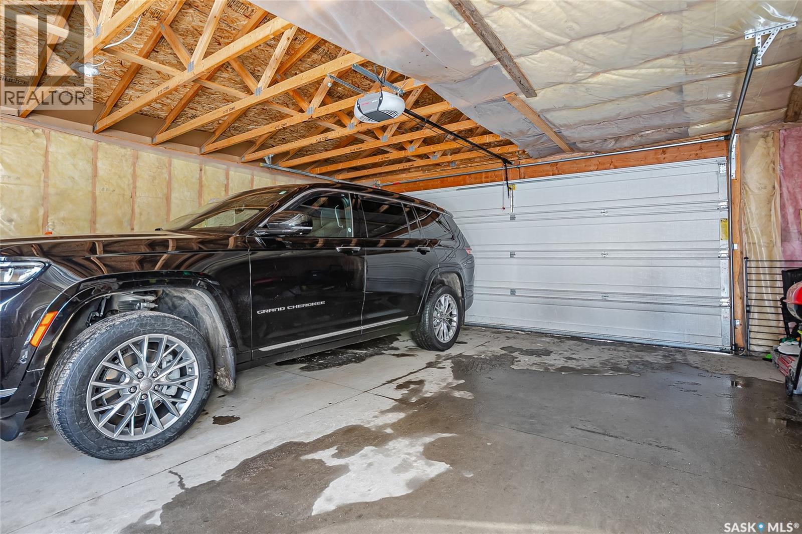 170 East Hampton Boulevard, Saskatoon, SK - Indoor Photo Showing Garage