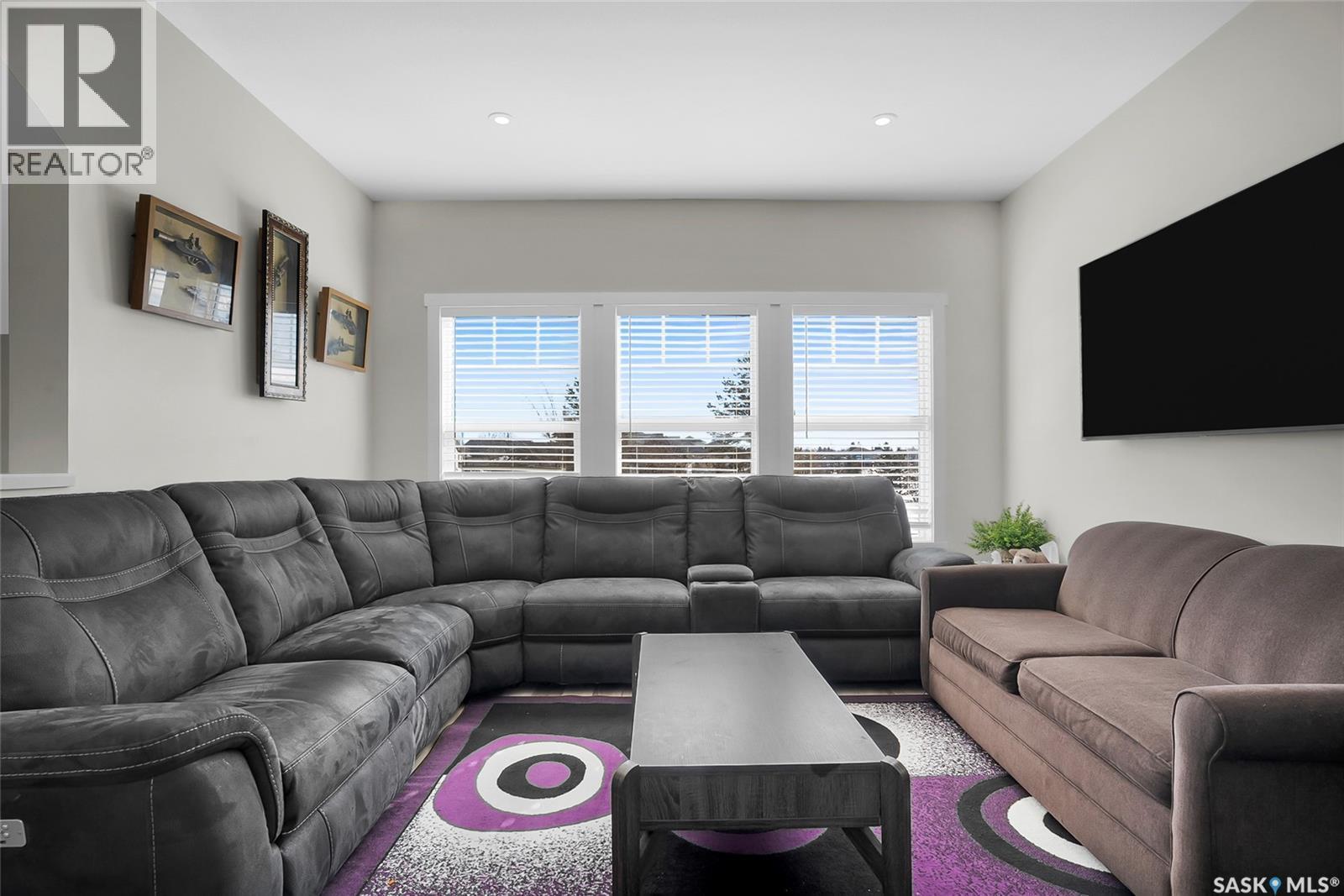 170 East Hampton Boulevard, Saskatoon, SK - Indoor Photo Showing Living Room