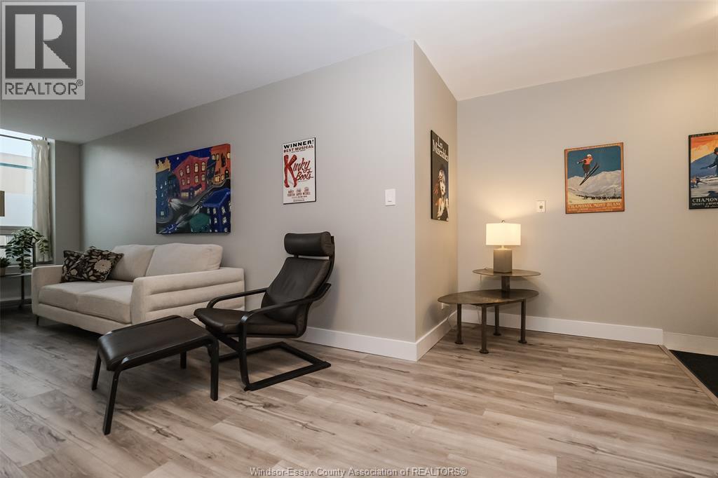 540 Ouellette Unit# 3F, Windsor, ON - Indoor Photo Showing Living Room