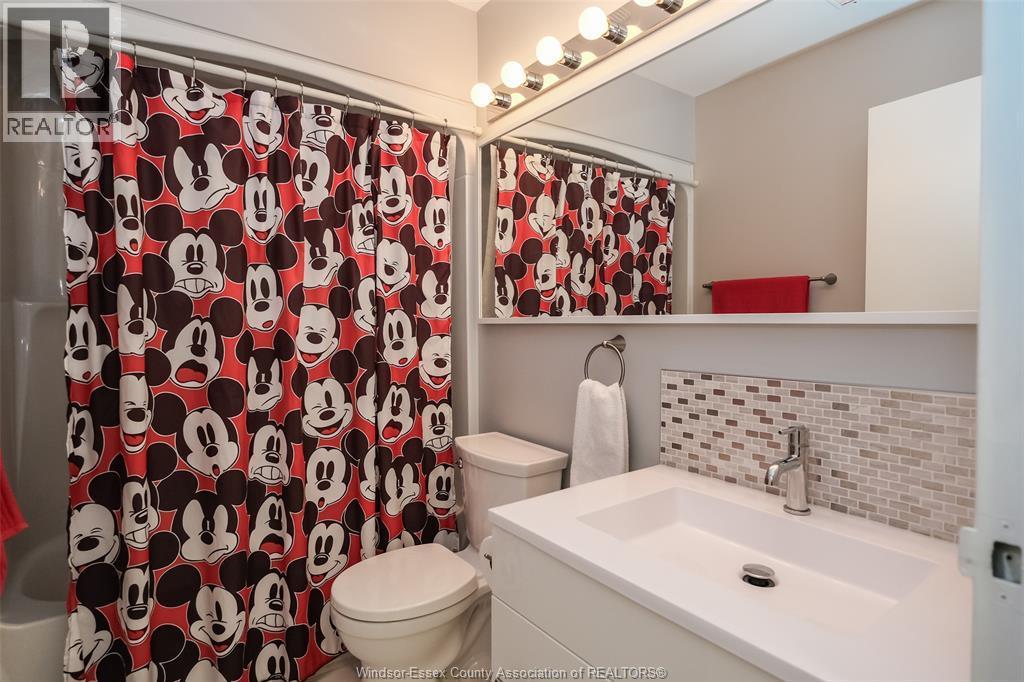 540 Ouellette Unit# 3F, Windsor, ON - Indoor Photo Showing Bathroom