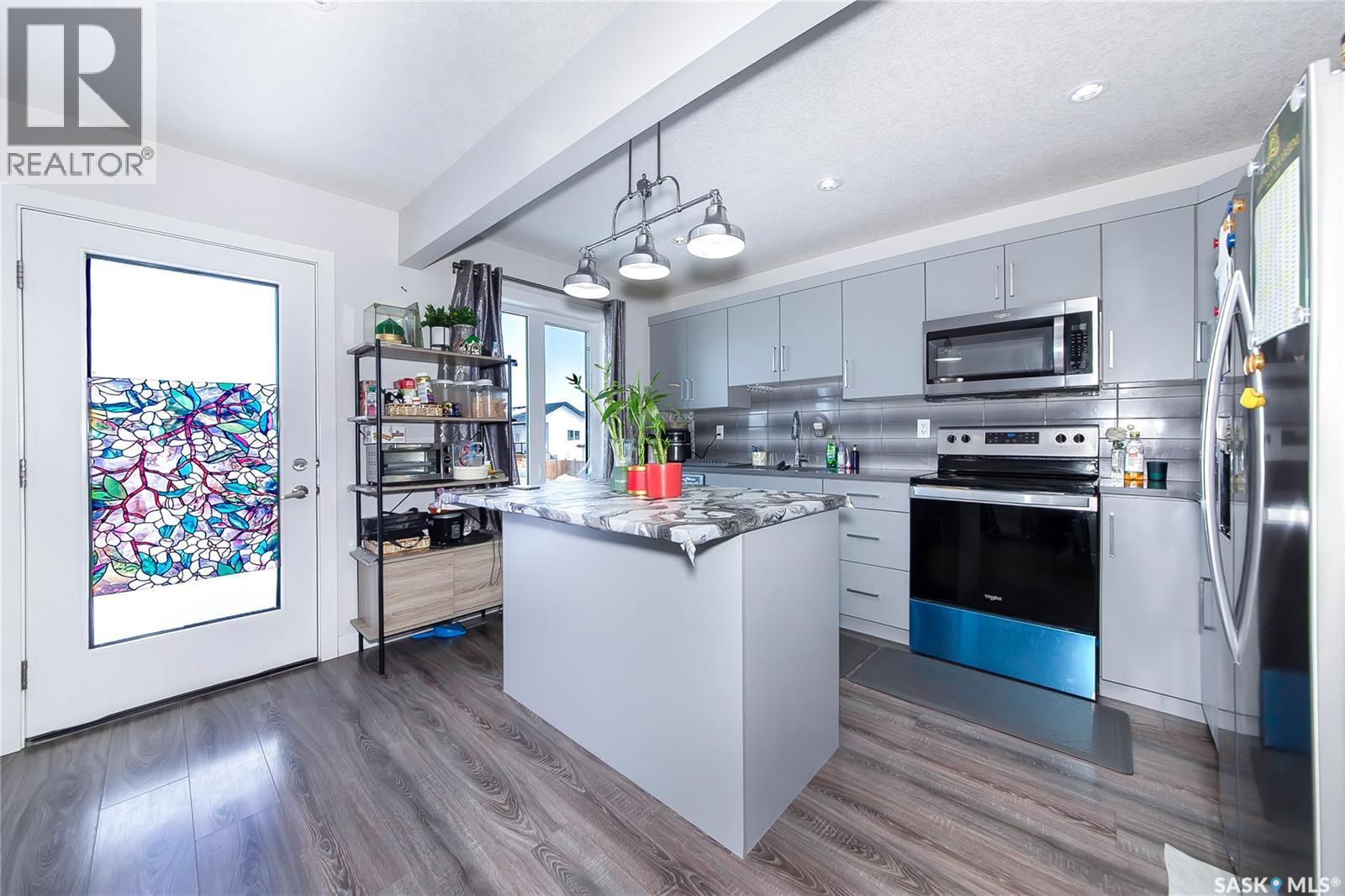 4166 Diefenbaker Drive, Saskatoon, SK - Indoor Photo Showing Kitchen