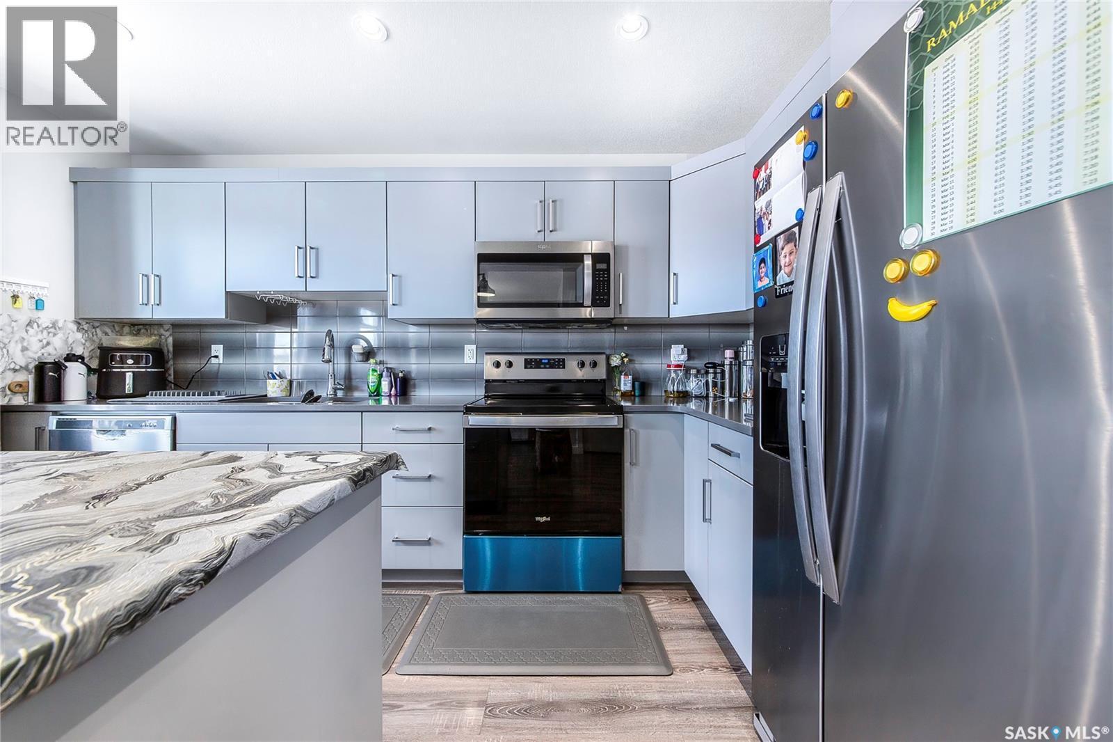 4166 Diefenbaker Drive, Saskatoon, SK - Indoor Photo Showing Kitchen