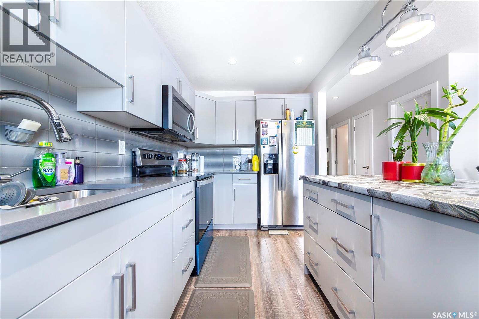 4166 Diefenbaker Drive, Saskatoon, SK - Indoor Photo Showing Kitchen