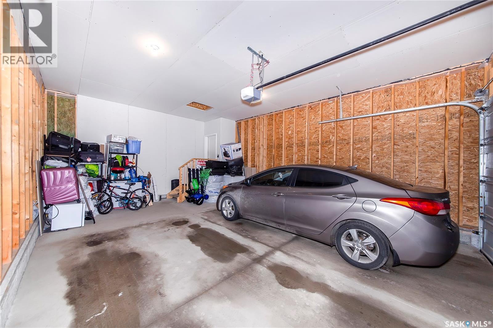 4166 Diefenbaker Drive, Saskatoon, SK - Indoor Photo Showing Garage
