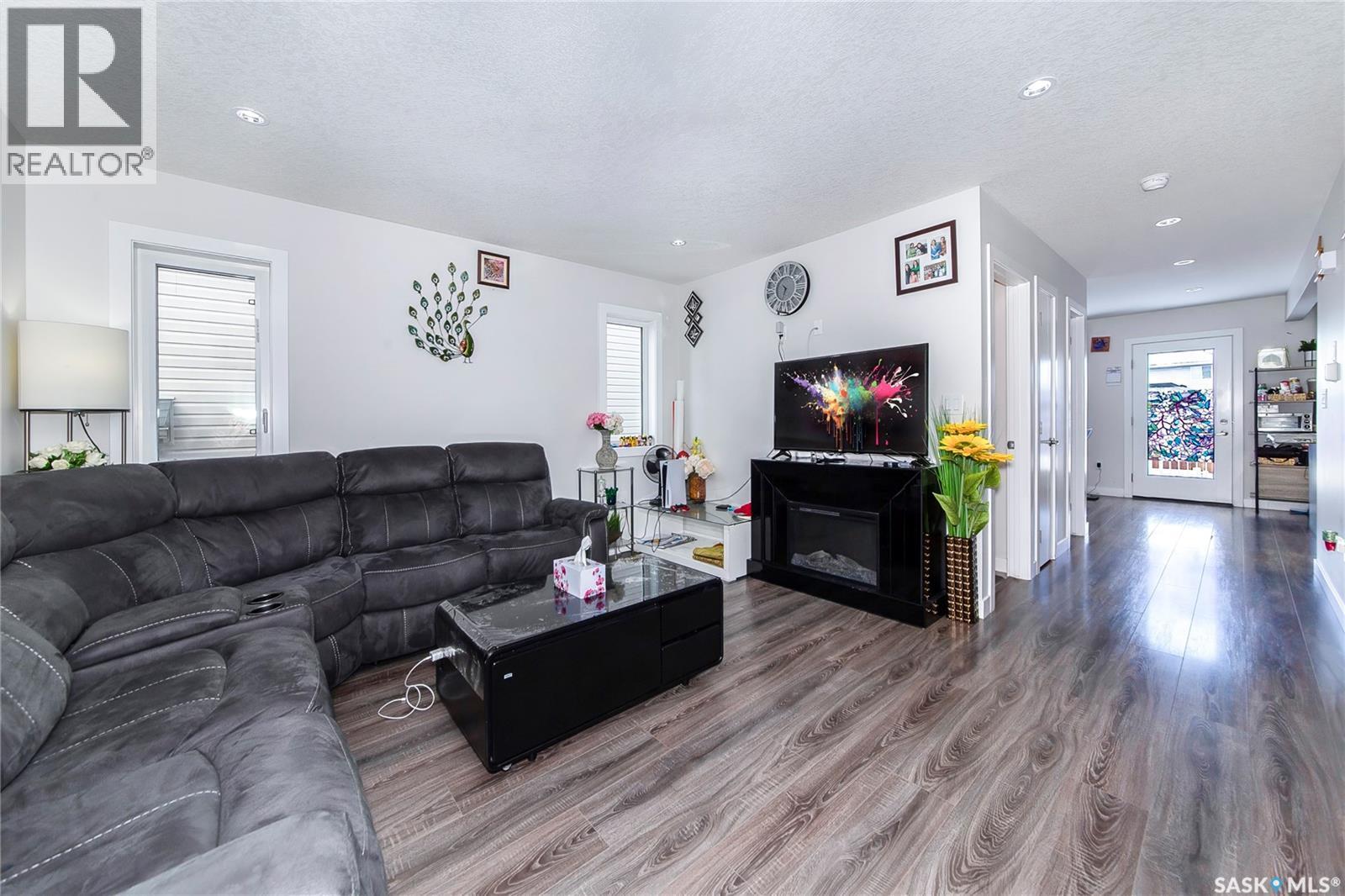 4166 Diefenbaker Drive, Saskatoon, SK - Indoor Photo Showing Living Room