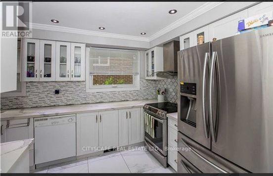 4154 Beacon Lane, Mississauga, ON - Indoor Photo Showing Kitchen With Stainless Steel Kitchen With Upgraded Kitchen