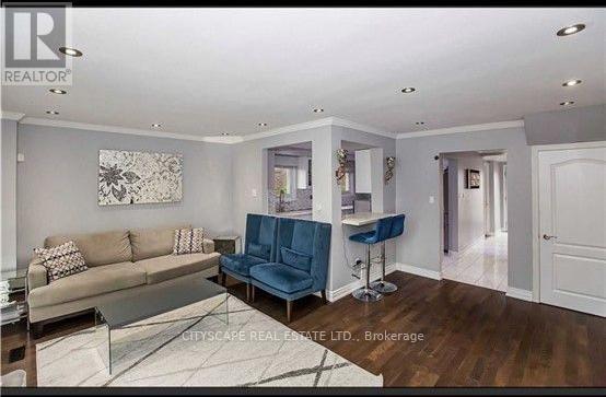 4154 Beacon Lane, Mississauga, ON - Indoor Photo Showing Living Room