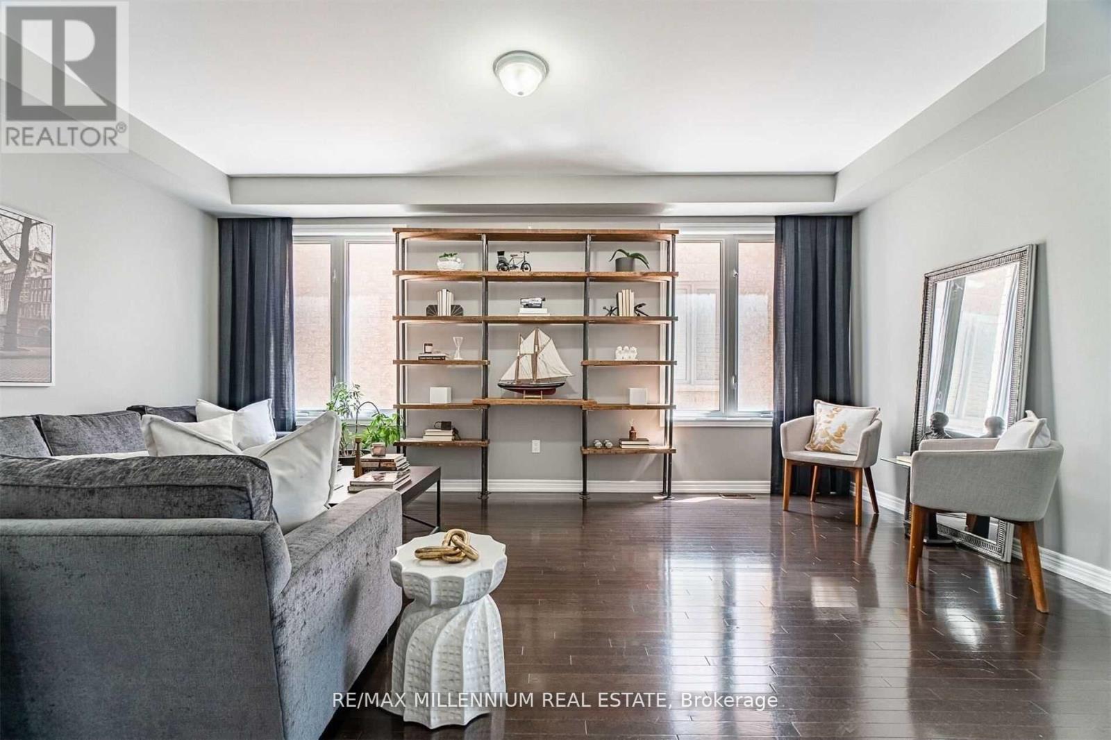 19 Durango Drive, Brampton, ON - Indoor Photo Showing Living Room