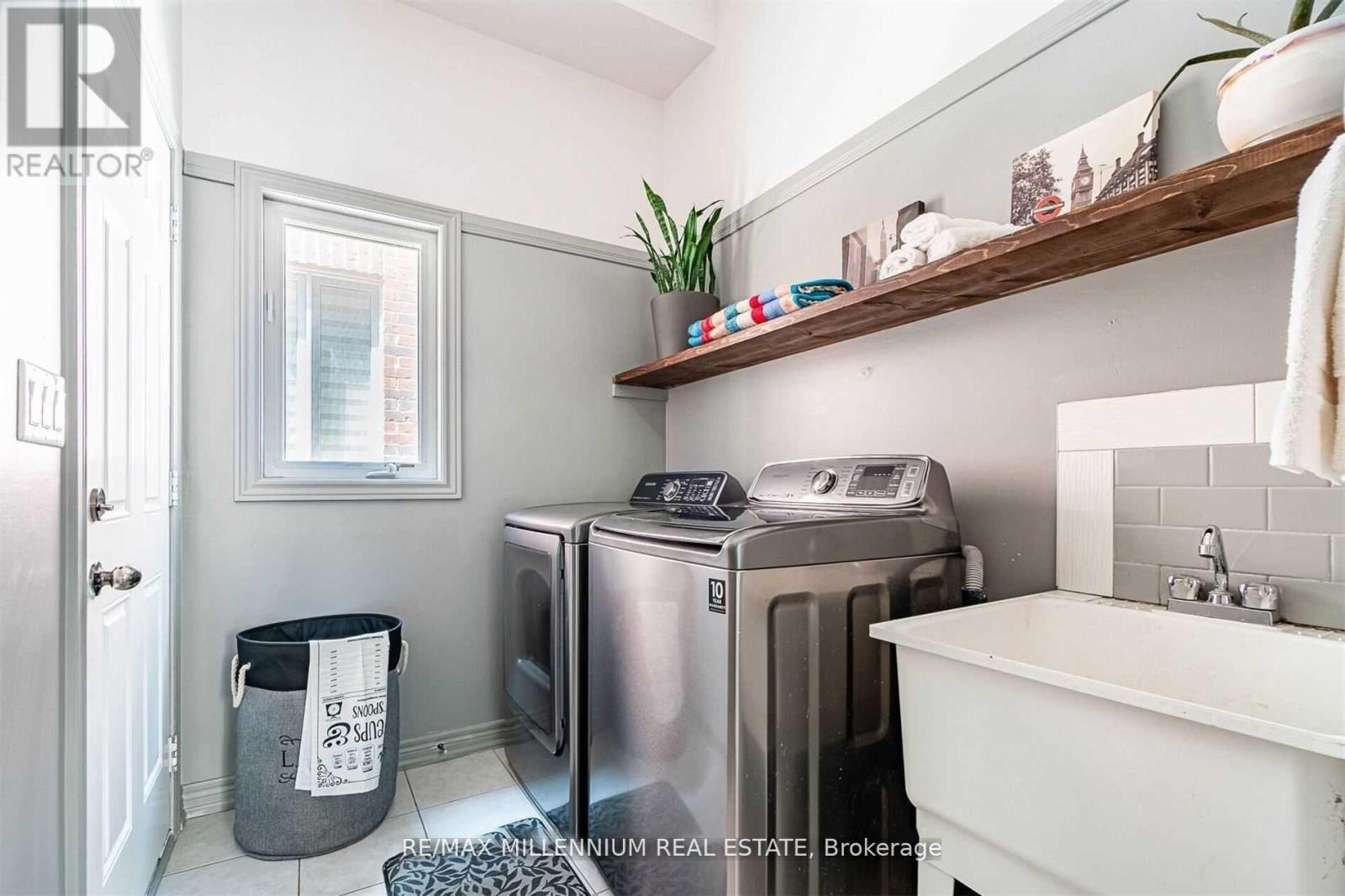 19 Durango Drive, Brampton, ON - Indoor Photo Showing Laundry Room