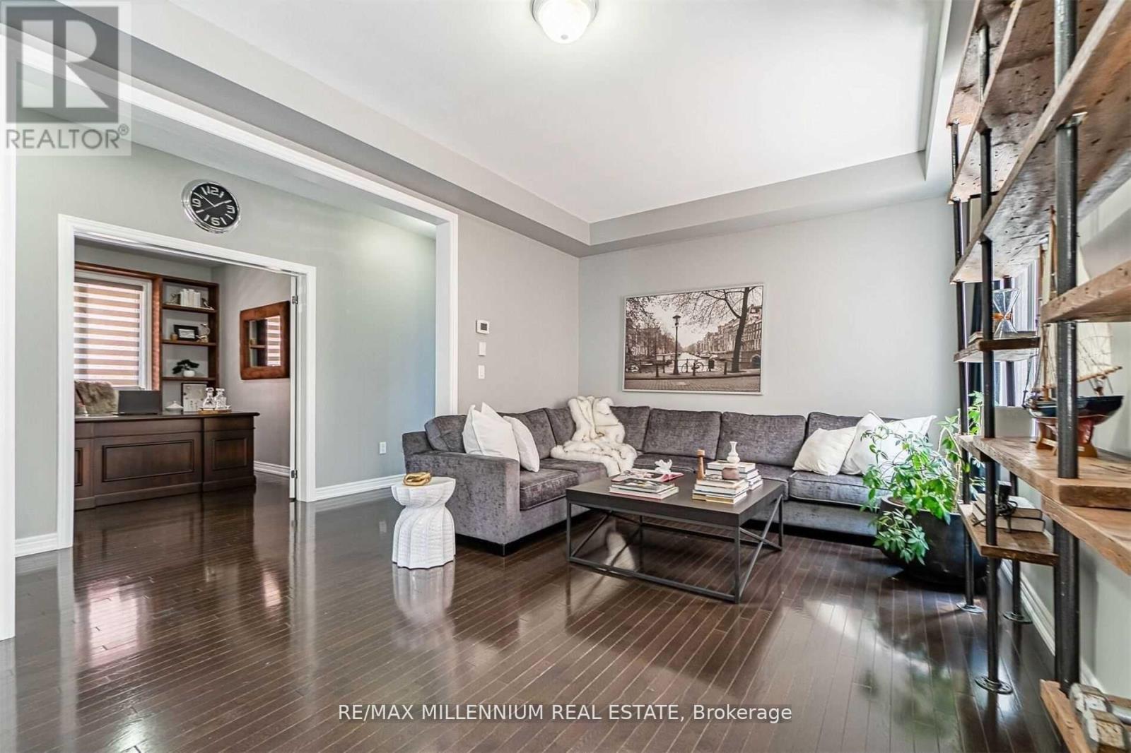 19 Durango Drive, Brampton, ON - Indoor Photo Showing Living Room