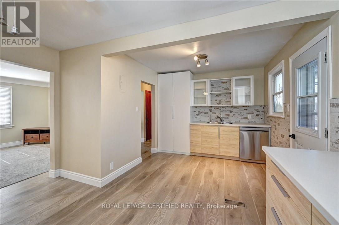 476 Prospect Avenue, Kitchener, ON - Indoor Photo Showing Kitchen With Double Sink