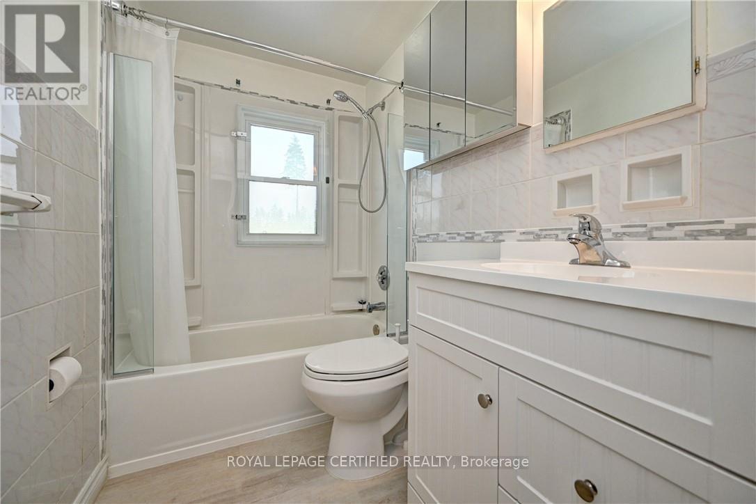 476 Prospect Avenue, Kitchener, ON - Indoor Photo Showing Bathroom