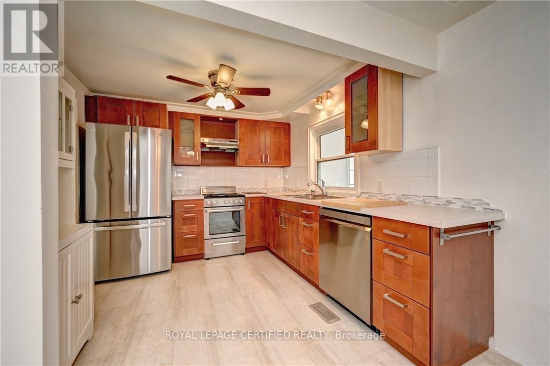 476 Prospect Avenue, Kitchener, ON - Indoor Photo Showing Kitchen