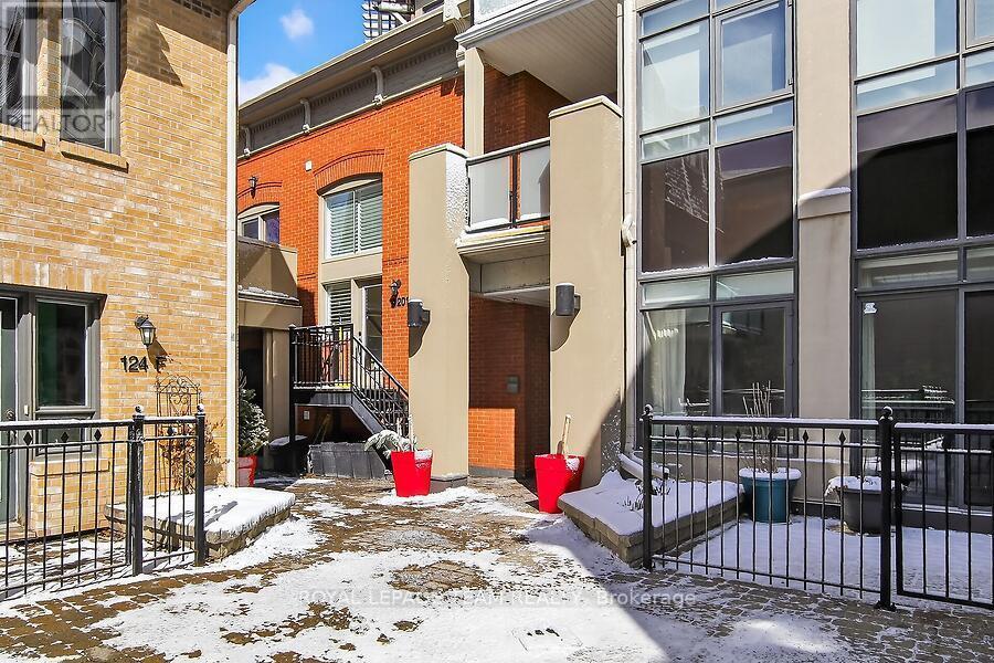 B204 - 124 Guigues Avenue, Ottawa, ON - Outdoor