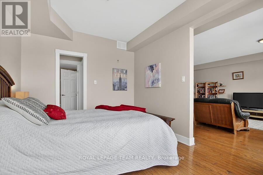 B204 - 124 Guigues Avenue, Ottawa, ON - Indoor Photo Showing Bedroom