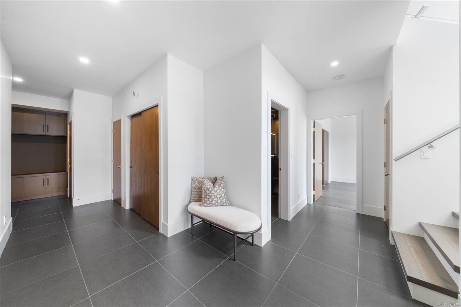 1221 Viewtop Rd, Duncan, BC