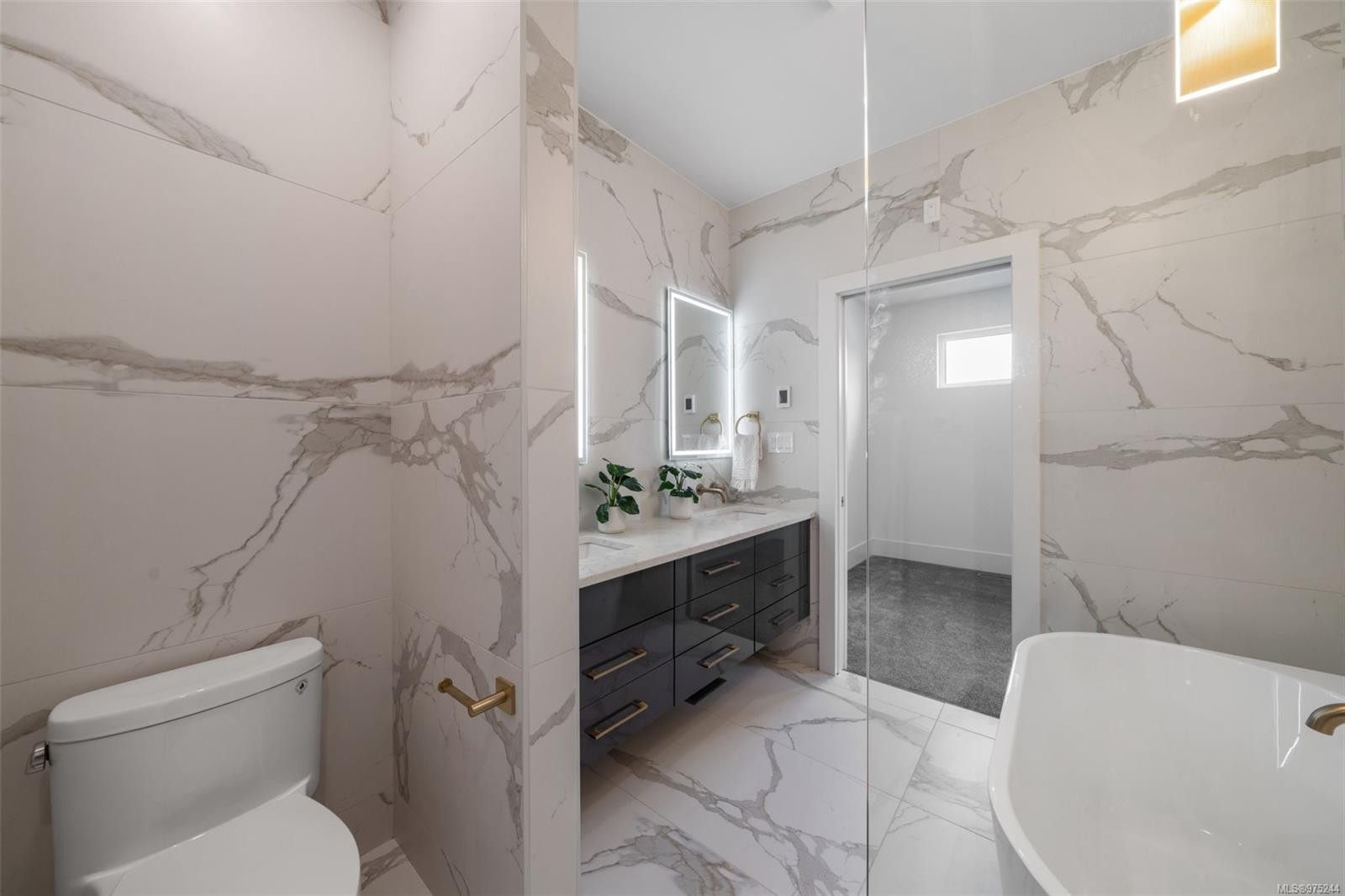 1221 Viewtop Rd, Duncan, BC