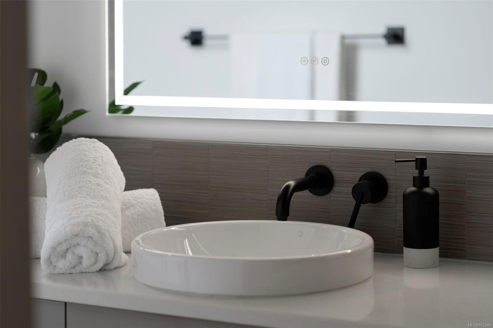 1221 Viewtop Rd, Duncan, BC