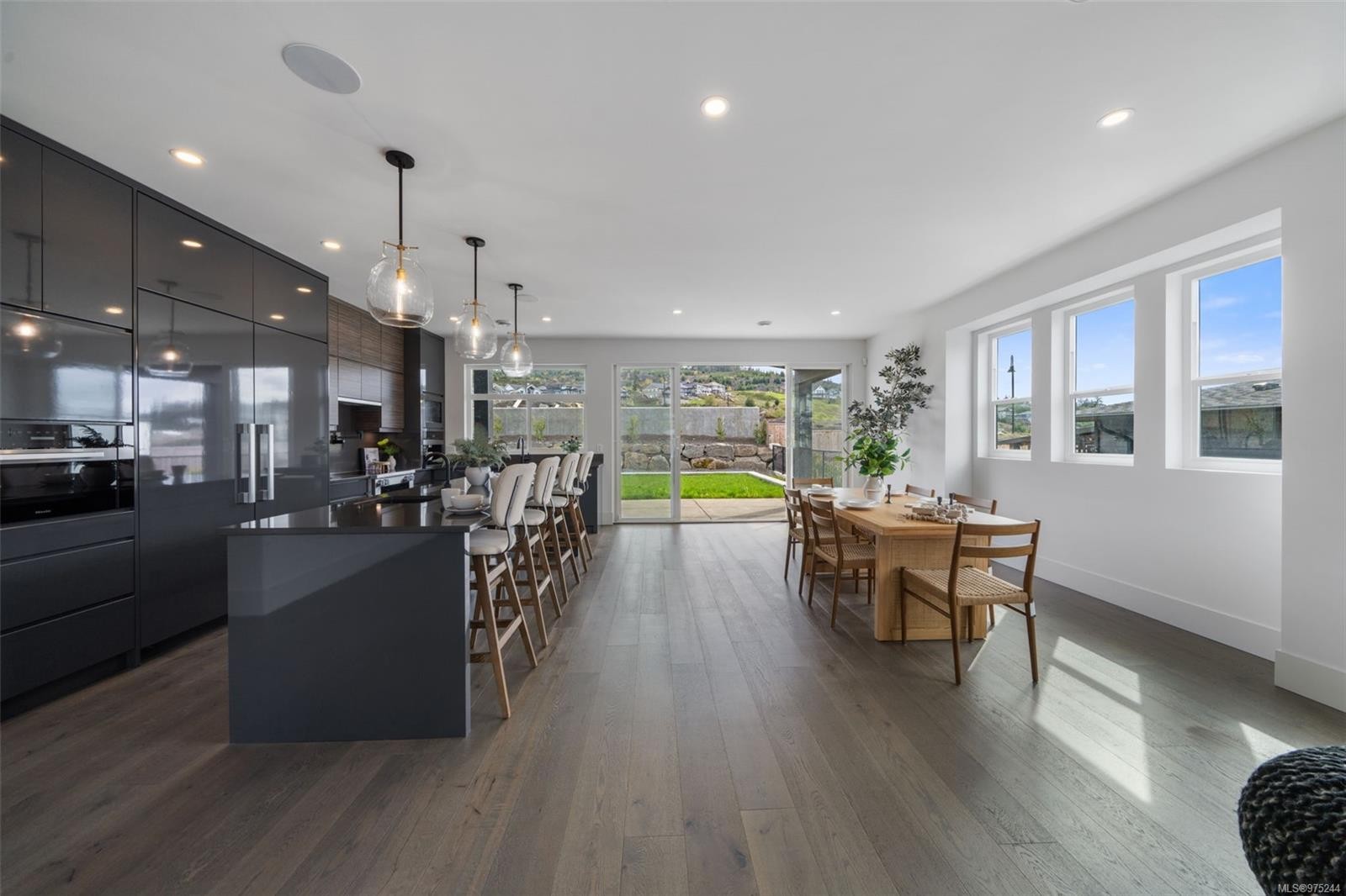 1221 Viewtop Rd, Duncan, BC