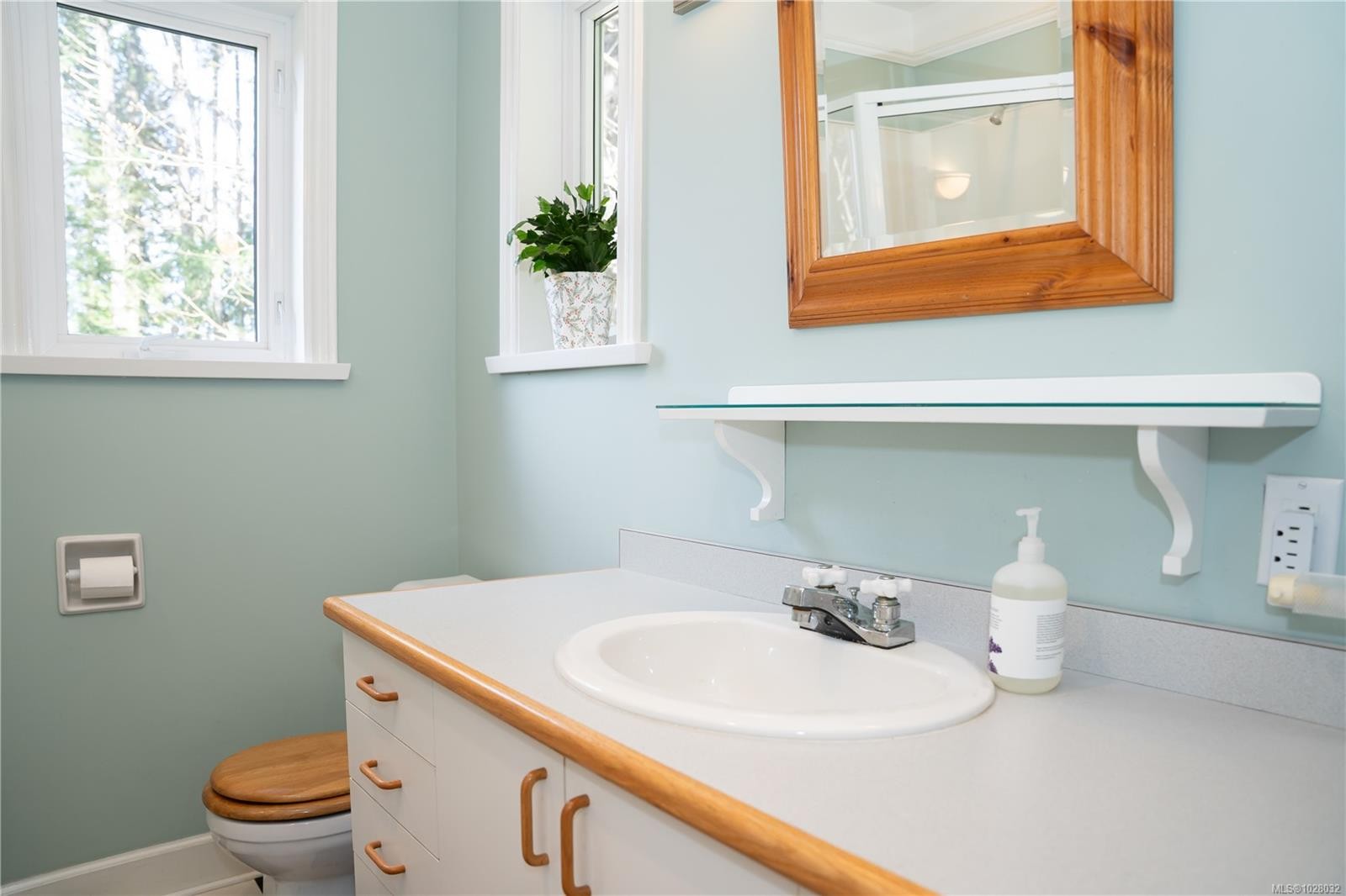 696 Rainbow Rd, Salt Spring, BC