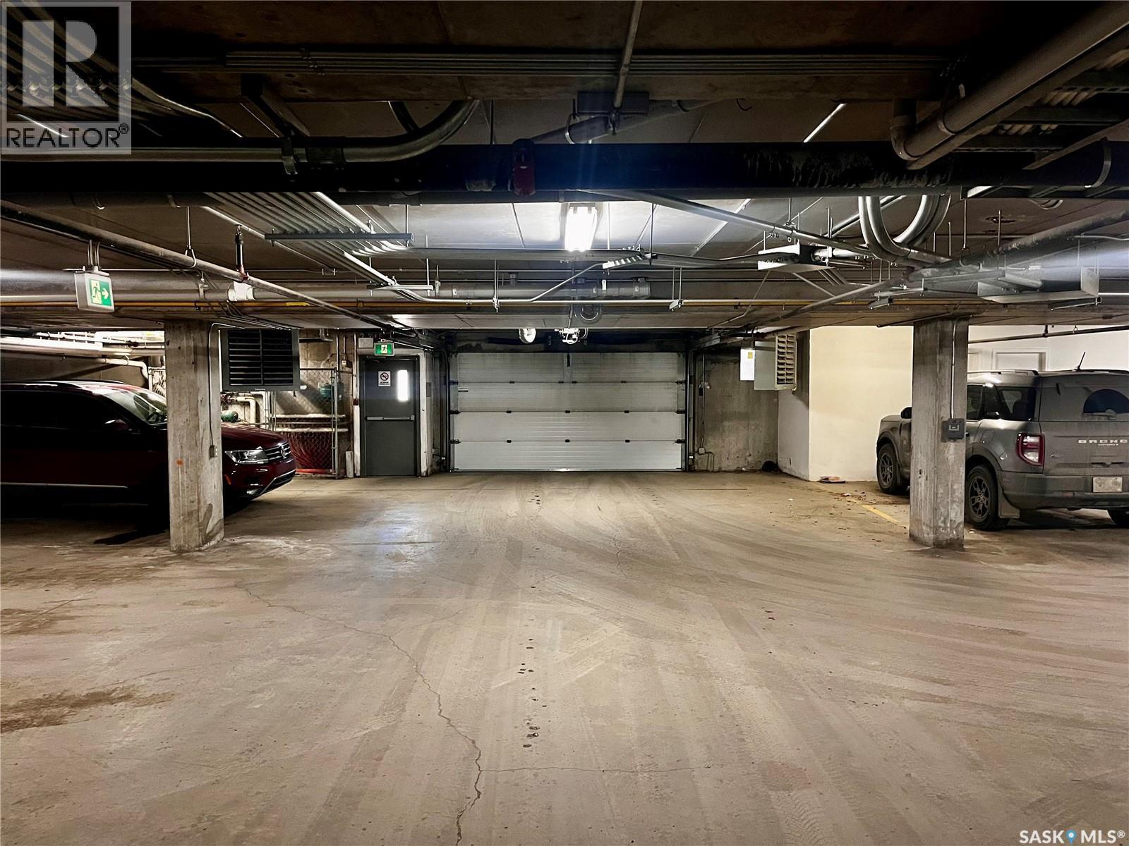 P89 412 Willowgrove Square, Saskatoon, SK - Indoor Photo Showing Garage