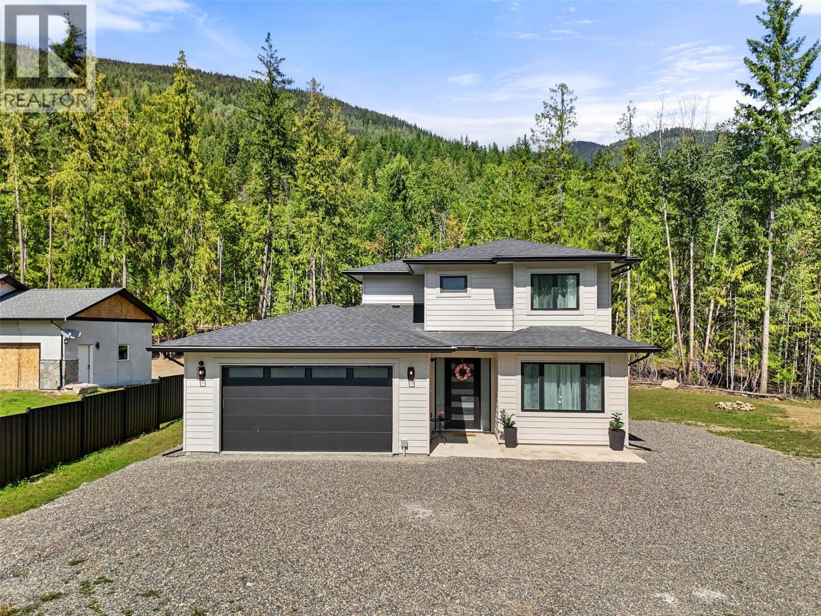 7670 Mountain Drive, Anglemont, BC