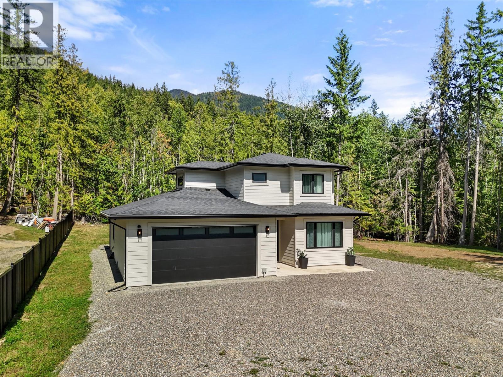 7670 Mountain Drive, Anglemont, BC