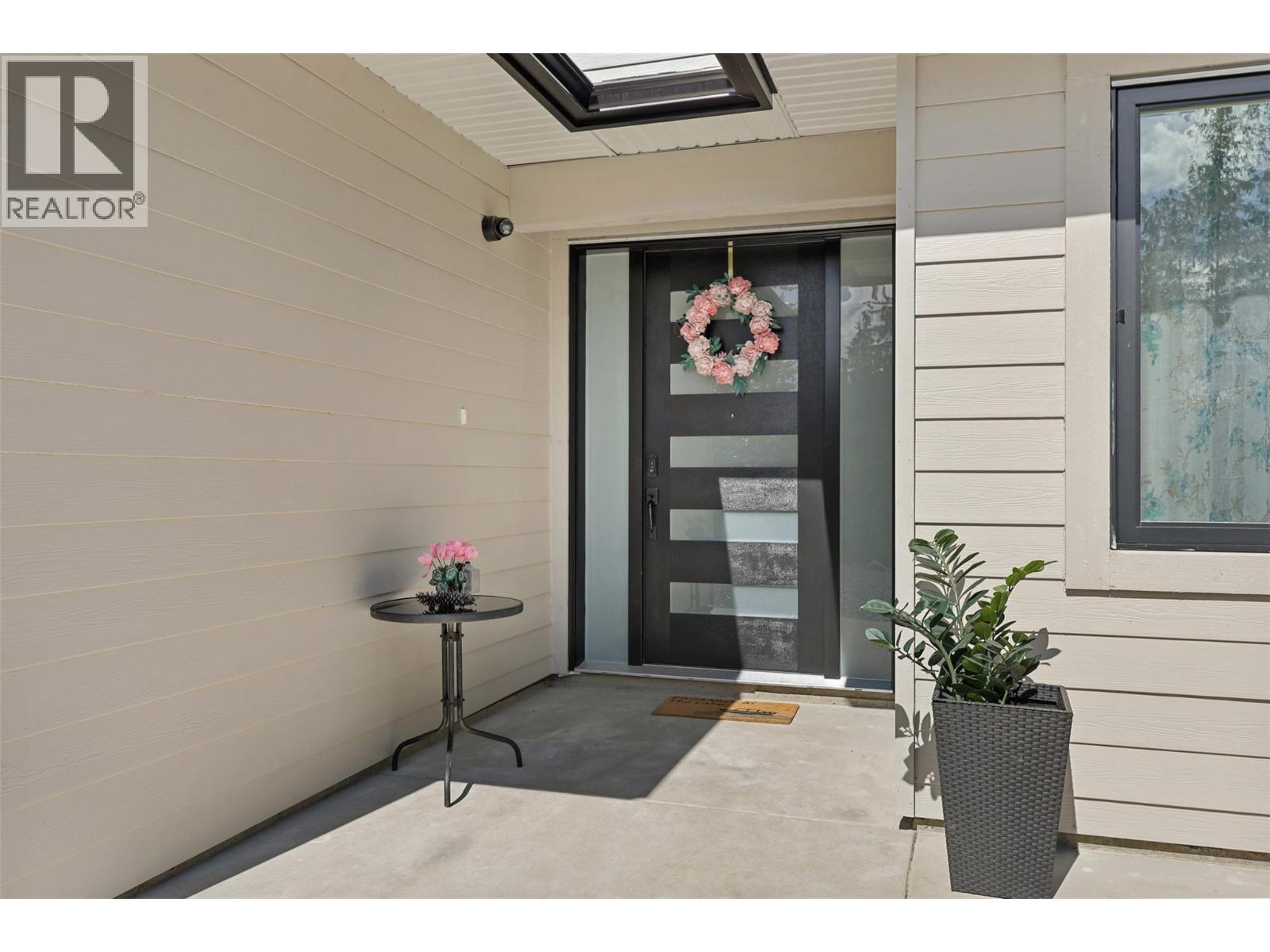 7670 Mountain Drive, Anglemont, BC