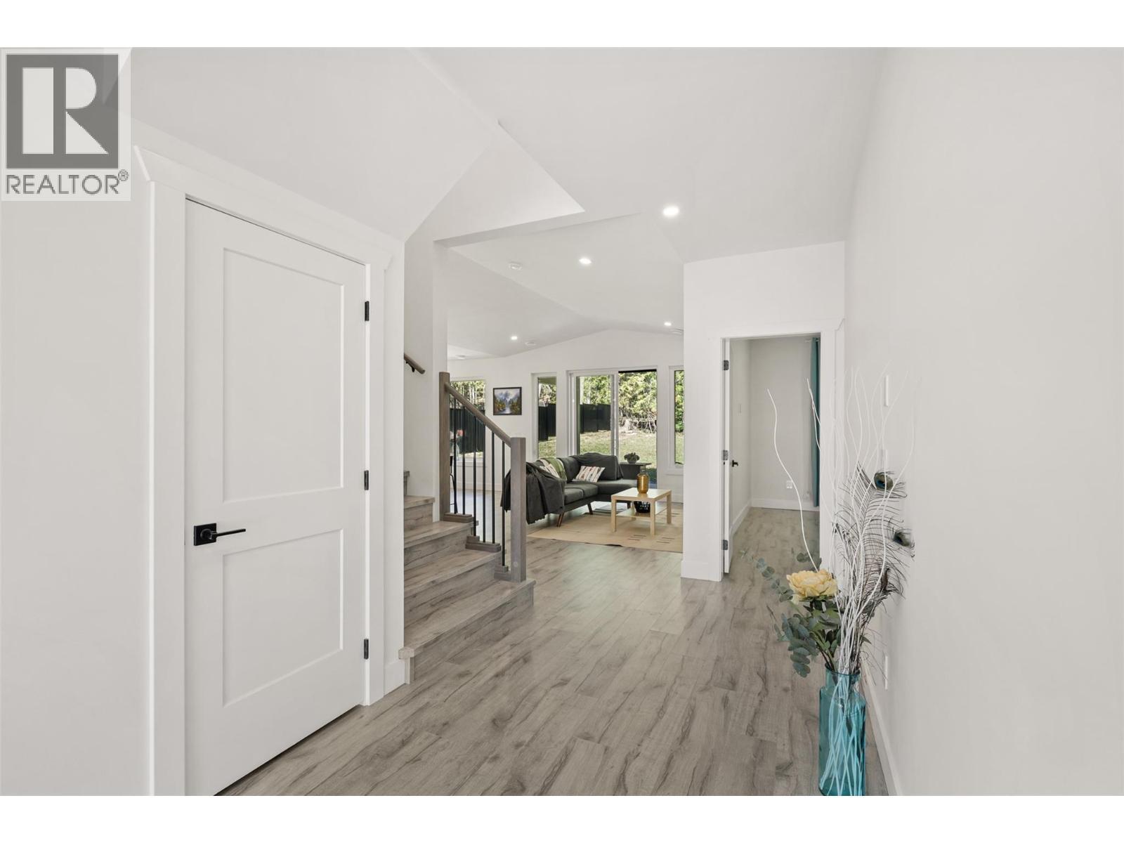 7670 Mountain Drive, Anglemont, BC
