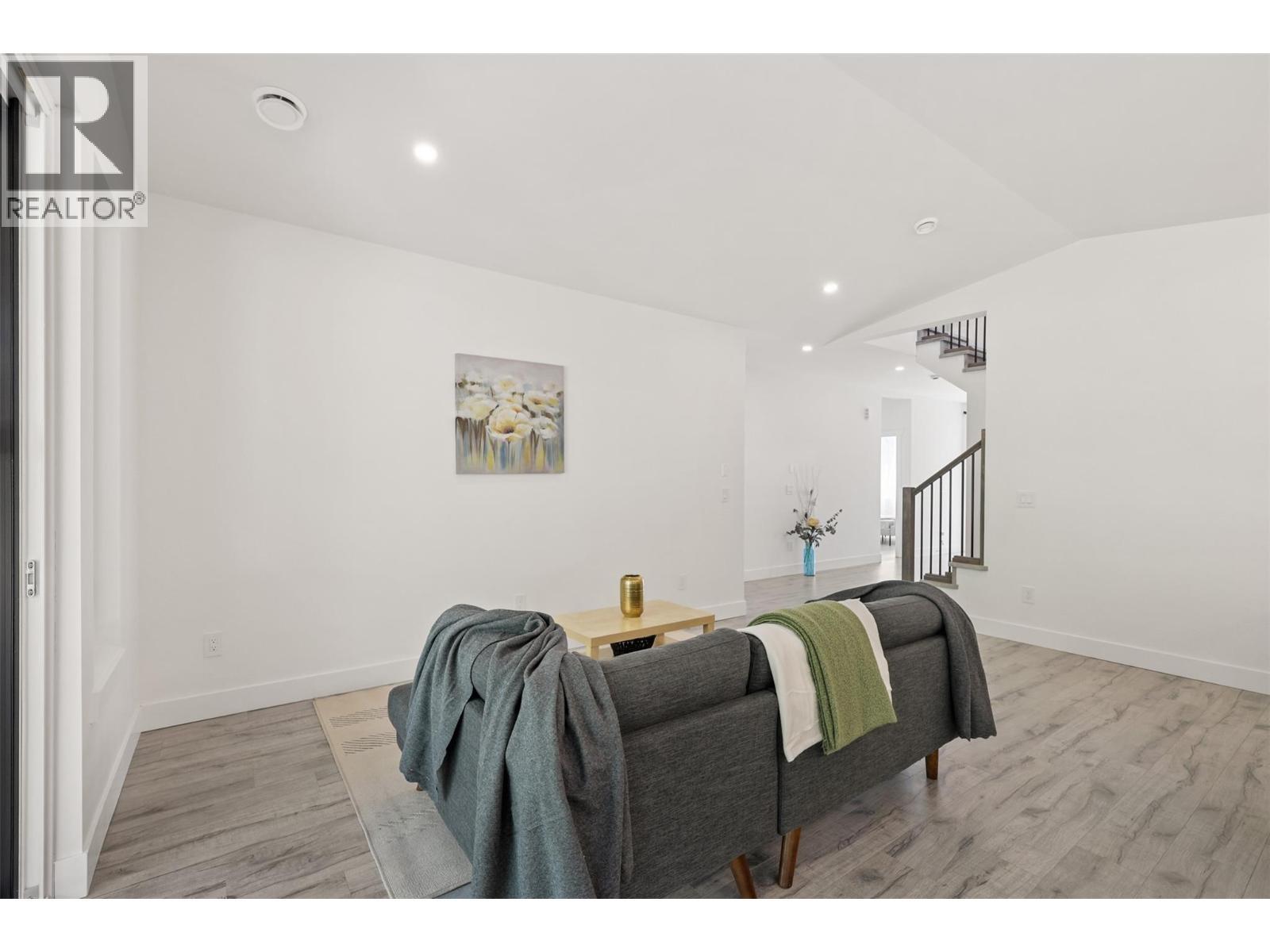 7670 Mountain Drive, Anglemont, BC