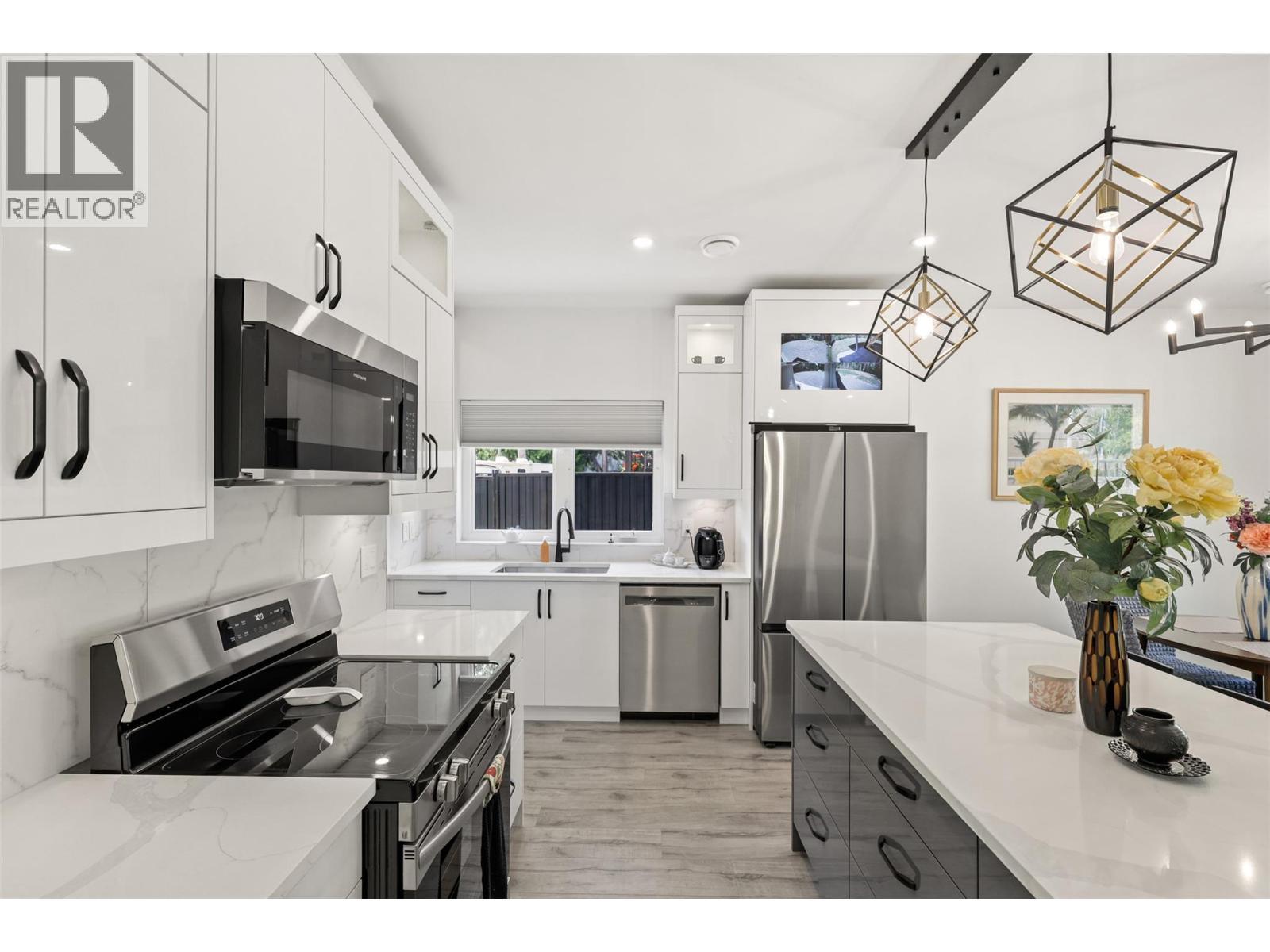 7670 Mountain Drive, Anglemont, BC