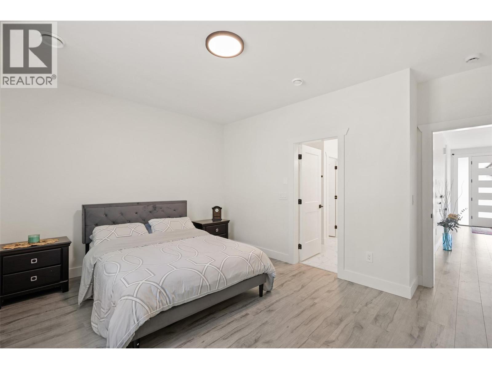 7670 Mountain Drive, Anglemont, BC