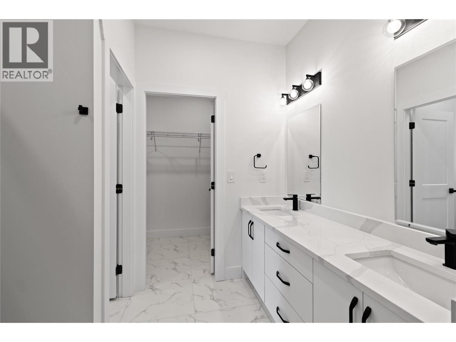 7670 Mountain Drive, Anglemont, BC