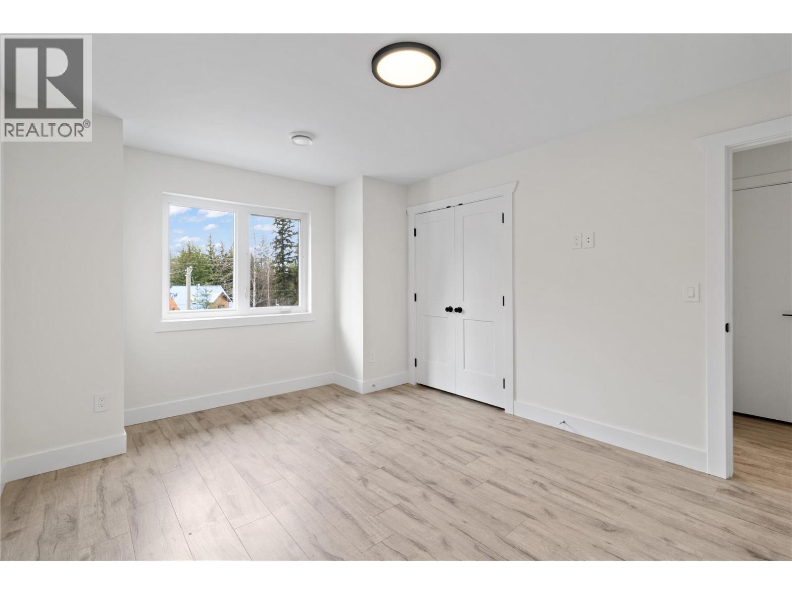7670 Mountain Drive, Anglemont, BC