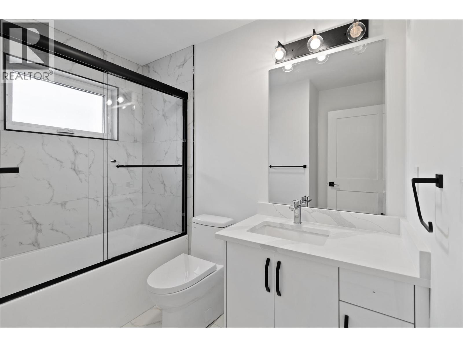 7670 Mountain Drive, Anglemont, BC