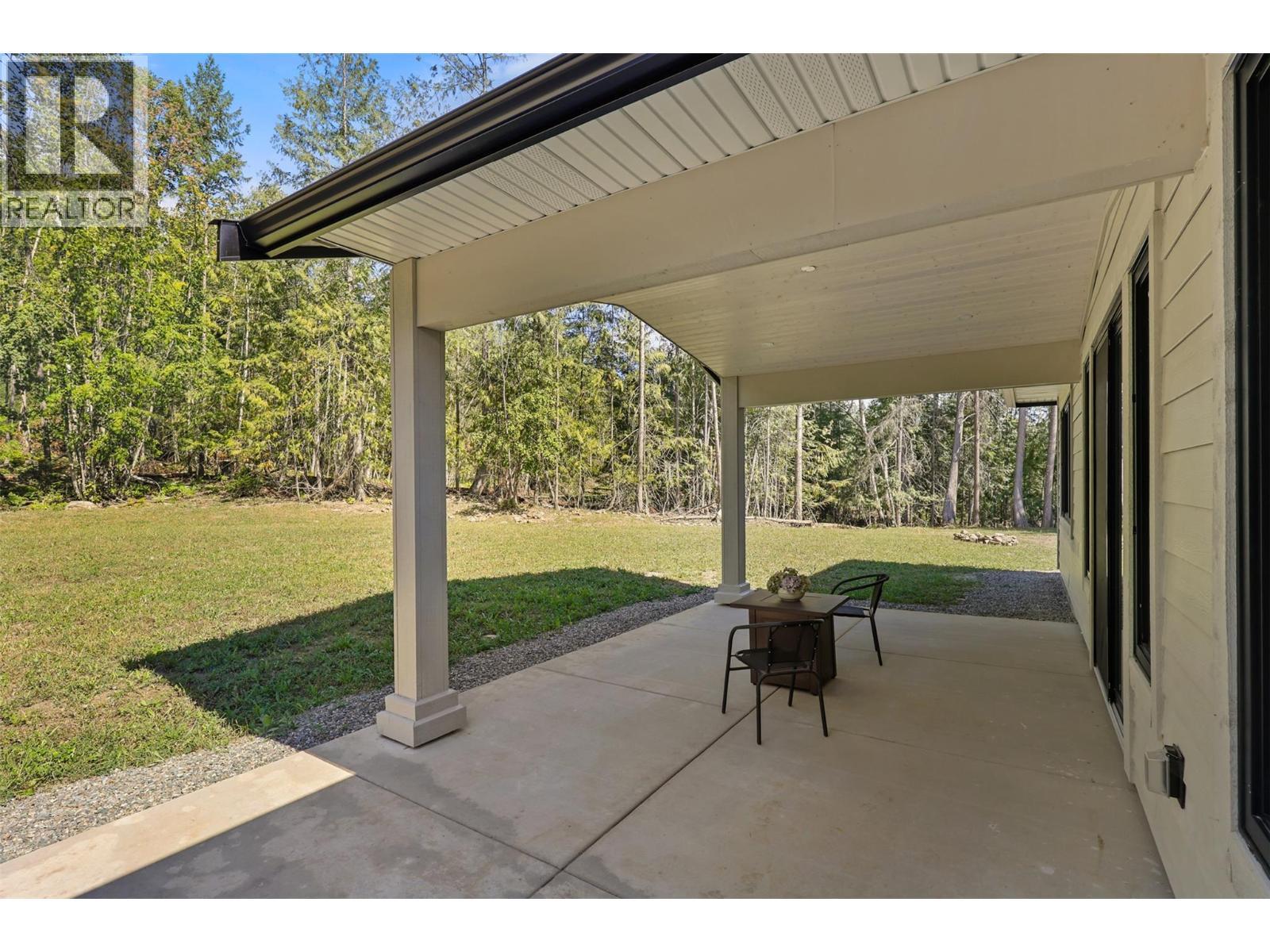 7670 Mountain Drive, Anglemont, BC