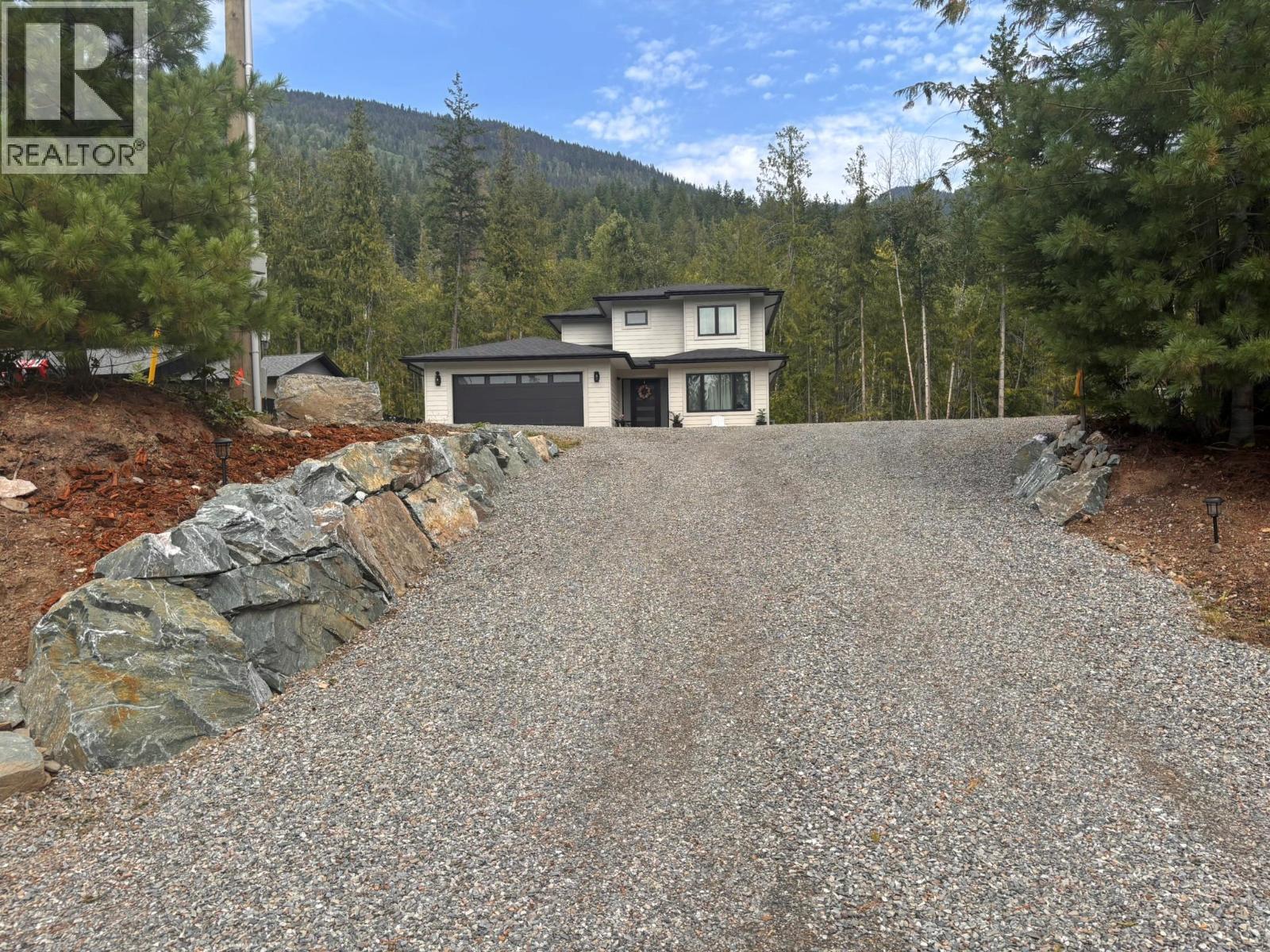 7670 Mountain Drive, Anglemont, BC