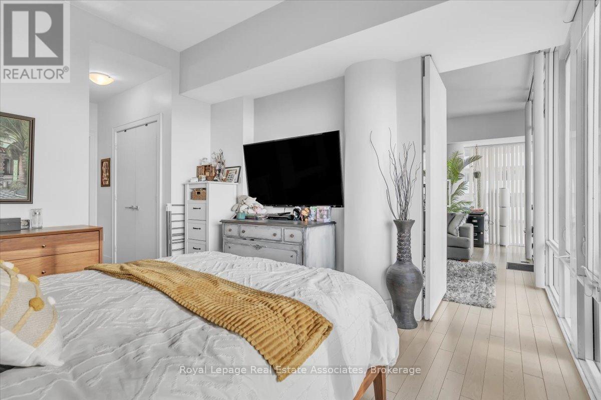 323 - 29 Queens Quay E, Toronto, ON - Indoor Photo Showing Bedroom